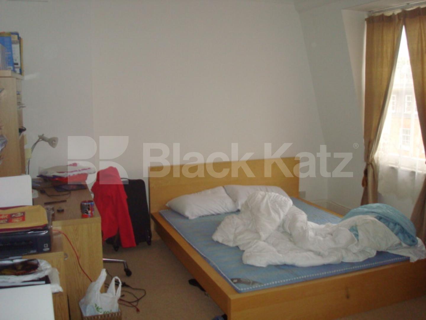 			ABSOLUTE MUST SEE!!!, 4 Bedroom, 1 bath, 1 reception Flat			 Great Cumberland Place, MAYFAIR  / MARBLE ARCH